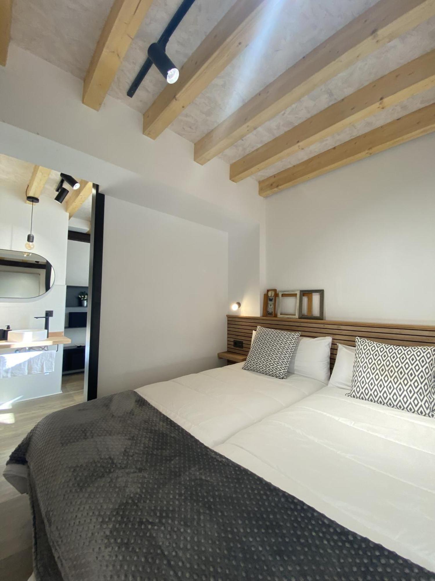 La Casa Del Barbero Villa Torrelavega Buitenkant foto